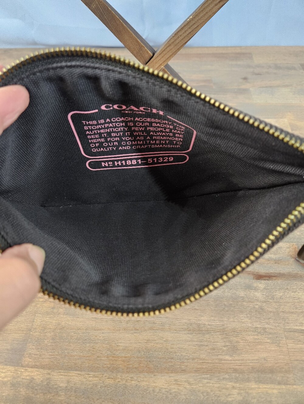 Coach Pyramid Eye Turnlock Pouch 26 - Picture 6 of 8